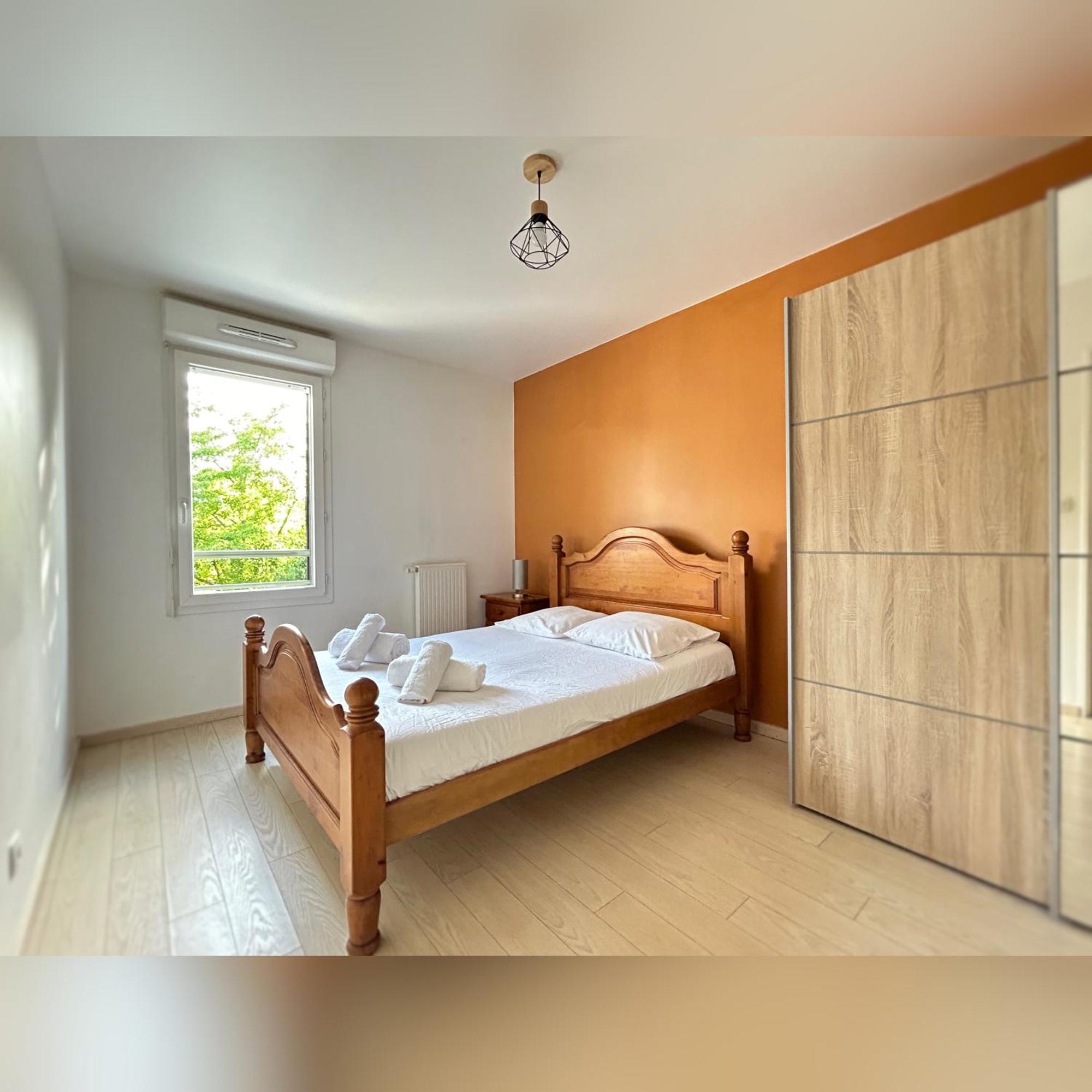 Le Duplex Chessy - 15Min From Disneyland - 2 Private Parkings - Garden - Kingsize & Queensize Bed - Supermarket Behind The House Bagian luar foto